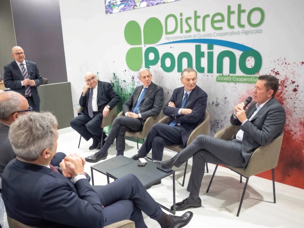 Claudio Marcoccio, Presidente del Distretto Agroalimentare Pontino, durante il suo intervento a Fruit Logistica 2025