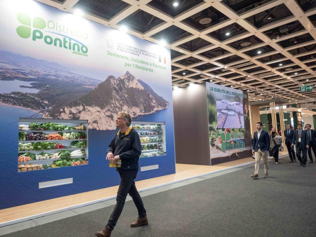 Gli espositori delle cooperative pontine allo stand di Fruit Logistica 2025